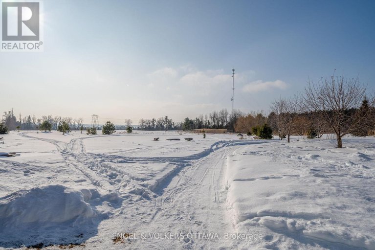 29381440/5165-canon-smith-drive/fitzroy/ottawa/ontario/K0A1X0_43