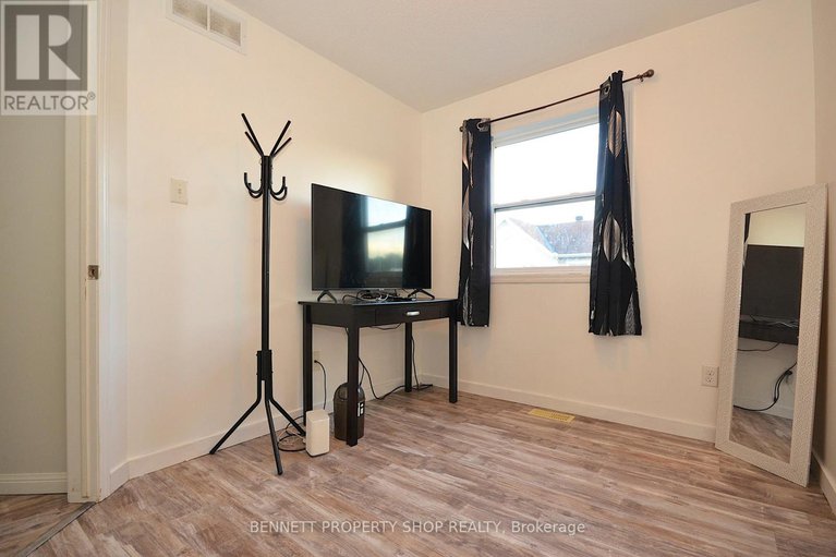 28876724/706-sanibel-private/westcliffe-estates/ottawa/ontario/K2H0A8_26