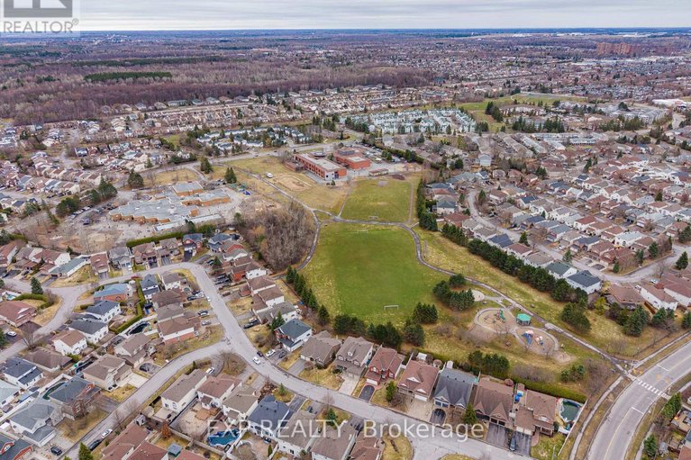 29619467/98-castlegreen-private/hunt-club-parkgreenboro/ottawa/ontario/K1T3N3_28