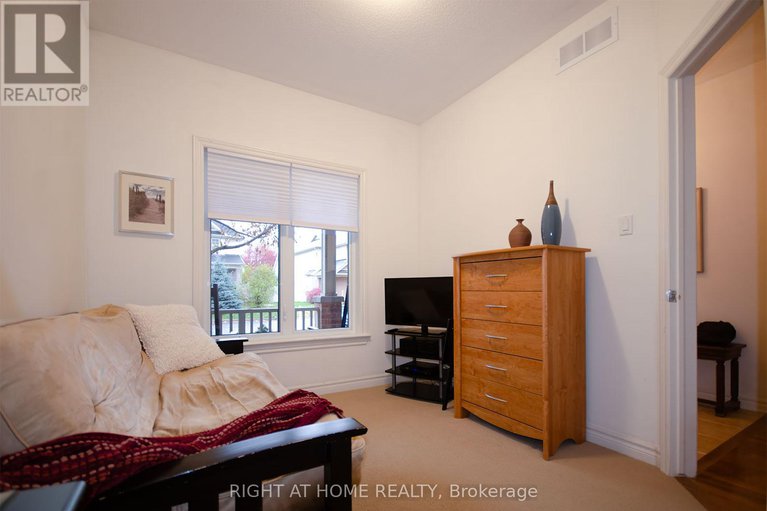 29055944/193-shepody-circle/blossom-parkkemp-parkfindlay-creek/ottawa/ontario/K1T4H9_12