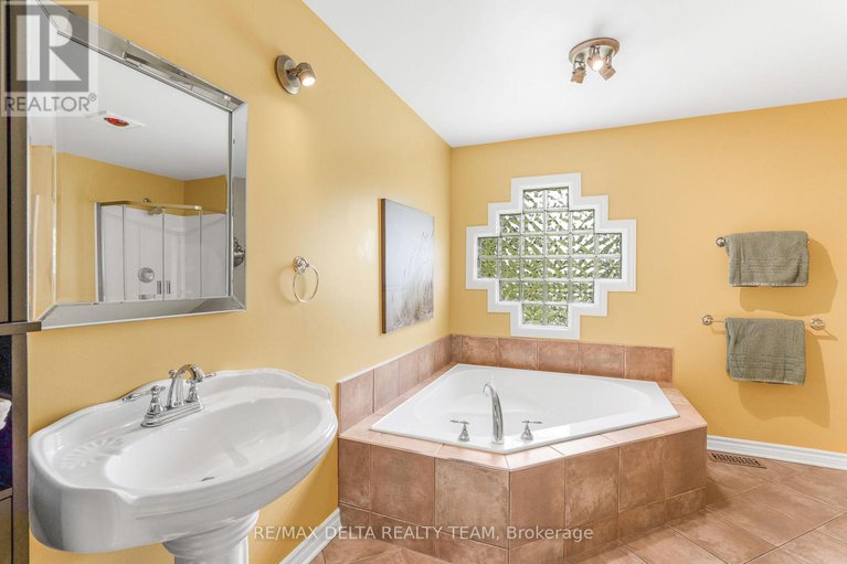 28499288/1147-fieldown-street/cumberland-ridge/ottawa/ontario/K4C1R7_20