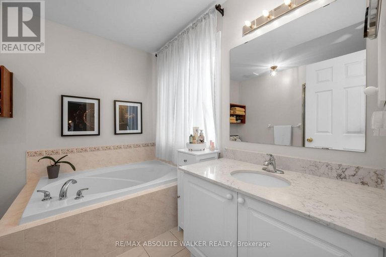 29607391/1641-frenette-street/fallingbrookgardenway-south/ottawa/ontario/K4A5B7_24