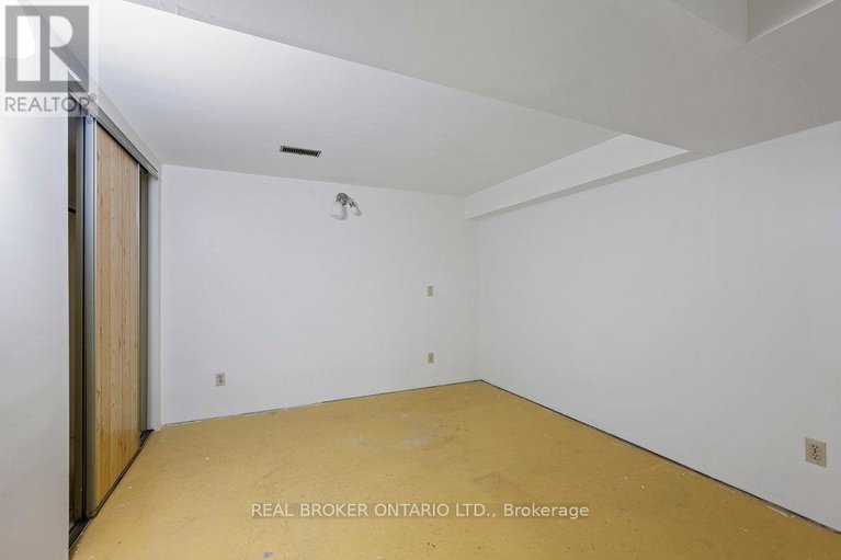 28986692/60-westpark-drive/blackburn-hamlet/ottawa/ontario/K1B3E5_31