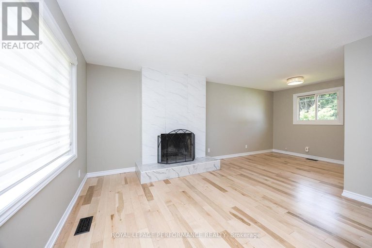 28604783/1398-jamison-avenue-s/bilberry-creekqueenswood-heights/ottawa/ontario/K1E1J5_6