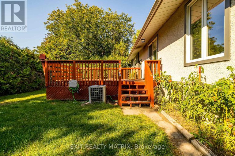 28932484/8-brian-crescent/bruce-farmgraham-parkqualicumbellands/ottawa/ontario/K2H6X3_34