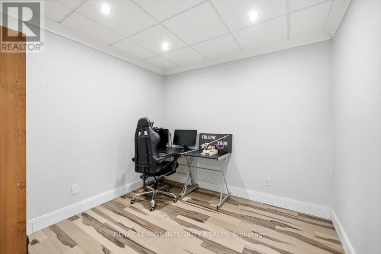 29381596/1110-luesby-crescent/fallingbrookgardenway-south/ottawa/ontario/K4A4X7_39