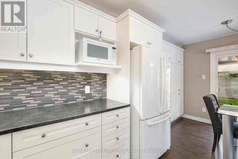 28385884/201-cayman-road/stittsville-north/ottawa/ontario/K2S0N9_11