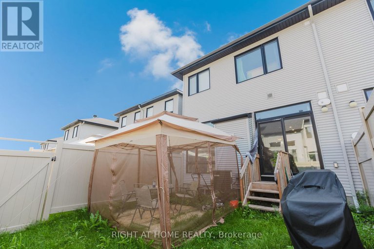 28523248/669-cordelette-circle-e/mer-bleuebradley-estatesanderson-park/ottawa/ontario/K1W0P2_39