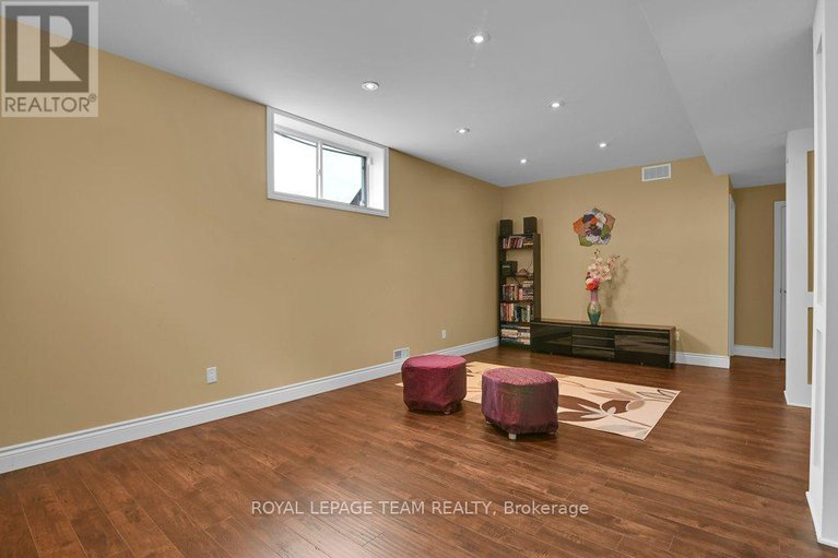 28330795/130-winterhaven-drive/mer-bleuebradley-estatesanderson-park/ottawa/ontario/K1W0H4_30