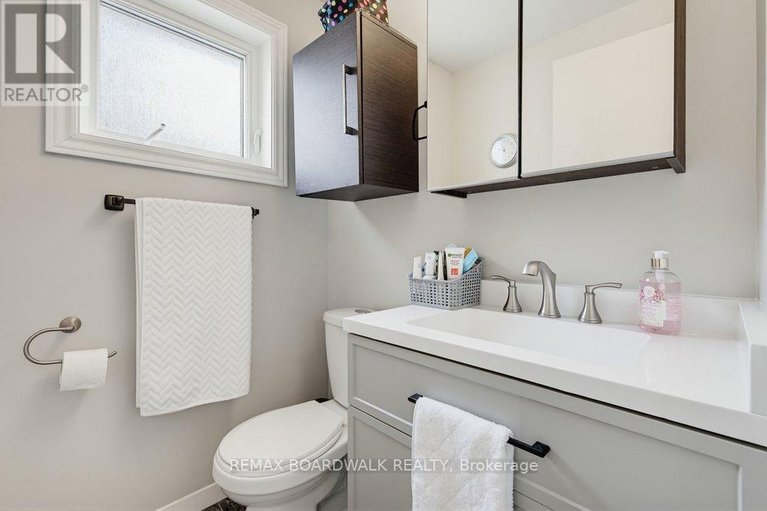 29646325/1703-fieldstone-crescent/convent-glen-south/ottawa/ontario/K1C1R6_25