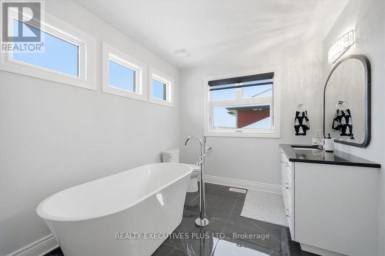 29225784/1082-docteur-corbeil-boulevard/town-of-rockland/clarence-rockland/ontario/K4K0E9_25