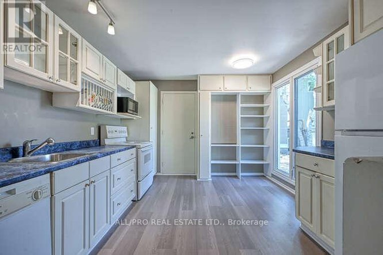 29261422/56-jackson-court/beaverbrook/ottawa/ontario/K2K1B7_15