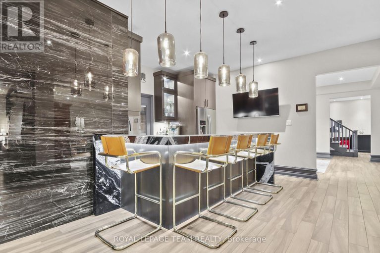 28765946/5849-queenscourt-crescent/manotick-east-to-manotick-station/ottawa/ontario/K4M1K3_33