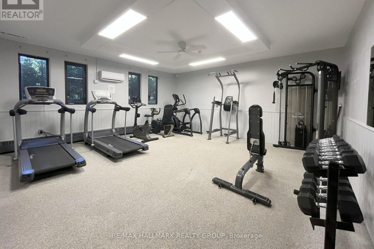 28636839/1015-20-chesterton-drive/borden-farmstewart-farmcarleton-heightsparkwood-hills/ottawa/ontario/K2E6Z7_24