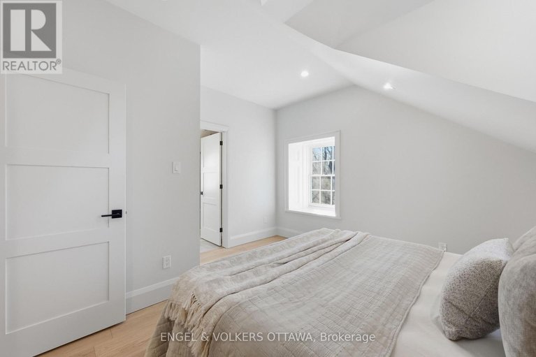 29649228/71-thomas-street/new-edinburgh/ottawa/ontario/K1M1M7_33