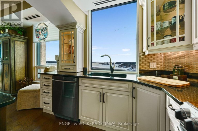 29337561/1802-15-st-andrew-street/brockville/brockville/ontario/K6V0B8_24