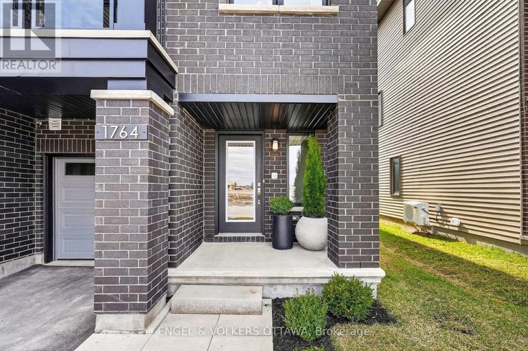 29646069/1764-crux-road/mer-bleuebradley-estatesanderson-park/ottawa/ontario/K1W0W7_3