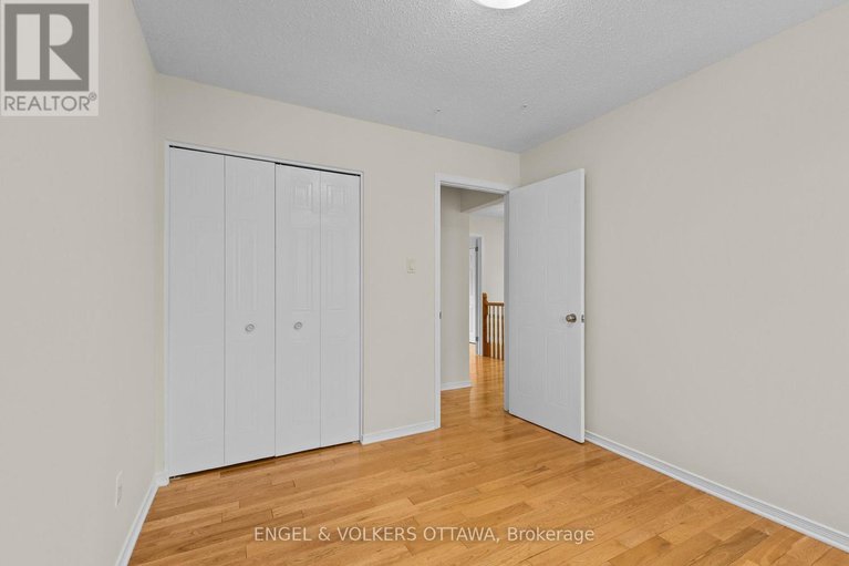 28573649/1129-chimney-hill-way/beacon-hill-south/ottawa/ontario/K1J8Z7_25