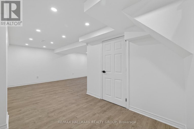 29664979/226-old-colony-road/glencairnhazeldean/ottawa/ontario/K2L1M7_39