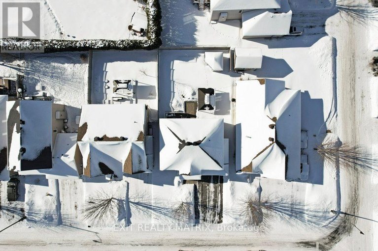 29484589/106-cobblestone-drive/village-of-russell/russell/ontario/K4R0B2_34