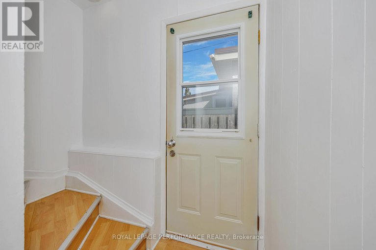 28423853/195-baribeau-street/vanier/ottawa/ontario/K1L7R4_33