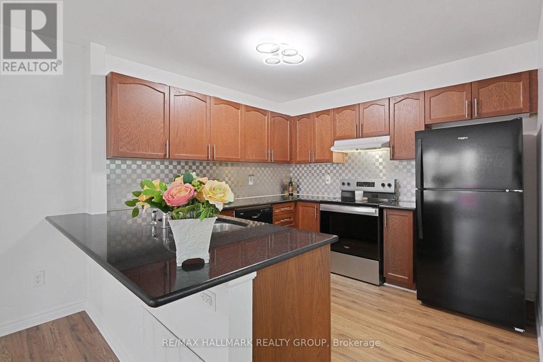 28631340/2325-blue-aster-street/half-moon-bay/ottawa/ontario/K2J0X5_12