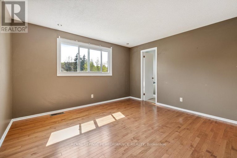 28308473/2045-deerhurst-court/beacon-hill-north/ottawa/ontario/K1J8H2_23
