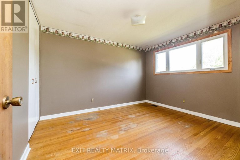 28932484/8-brian-crescent/bruce-farmgraham-parkqualicumbellands/ottawa/ontario/K2H6X3_23