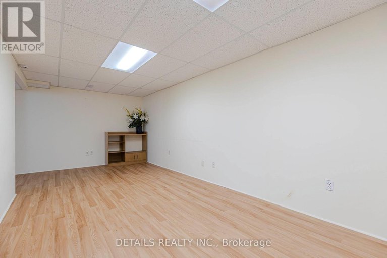 28436731/32-winnegreen-court-w/hunt-club-park/ottawa/ontario/K1G5S2_36