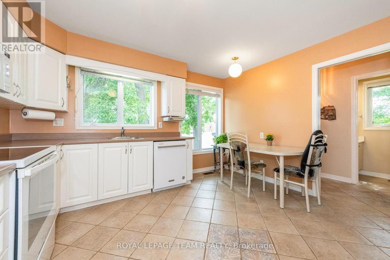 28498186/119-royal-york-street-w/richmond/ottawa/ontario/K0A2Z0_16