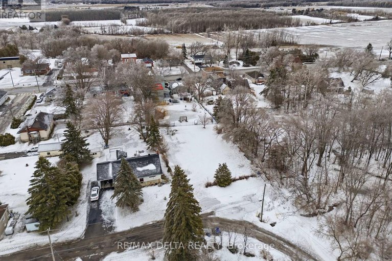 29479728/132-high-street/vankleek-hill/champlain/ontario/K0B1R0_37