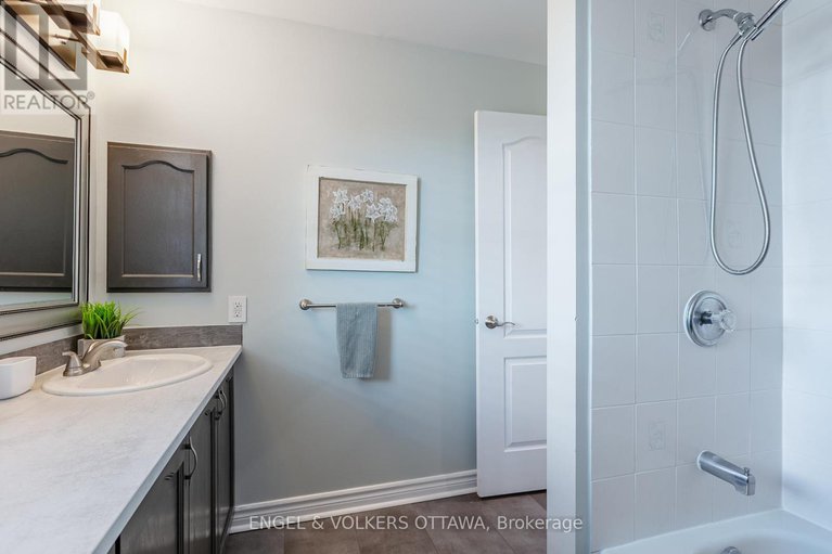 28489478/6149-westwater-crescent/orleans-village/ottawa/ontario/K1W1E1_35