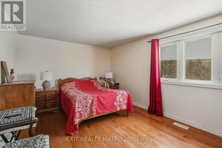 29324371/1123-burgundy-lane/convent-glen/ottawa/ontario/K1C2M9_17