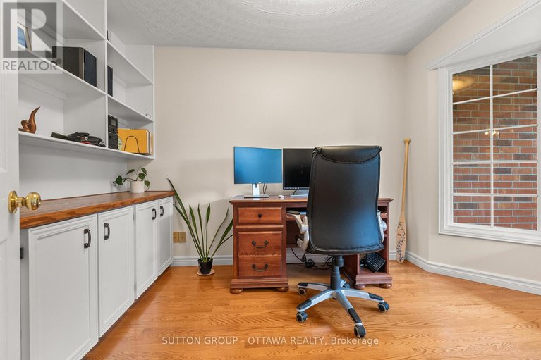 28824766/9-sundance-court/sheahan-estatestrend-village/ottawa/ontario/K2H8T4_7