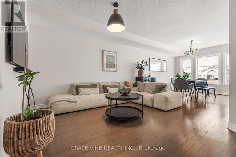 28315912/568-voie-du-pin-rouge-way/mer-bleuebradley-estatesanderson-park/ottawa/ontario/K1W0C4_6