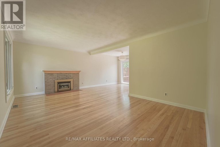 28513866/536-browning-avenue/riverview-park/ottawa/ontario/K1G0T4_5