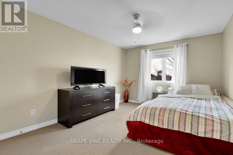 29590569/517-overland-drive/stittsville-north/ottawa/ontario/K2S0C2_22