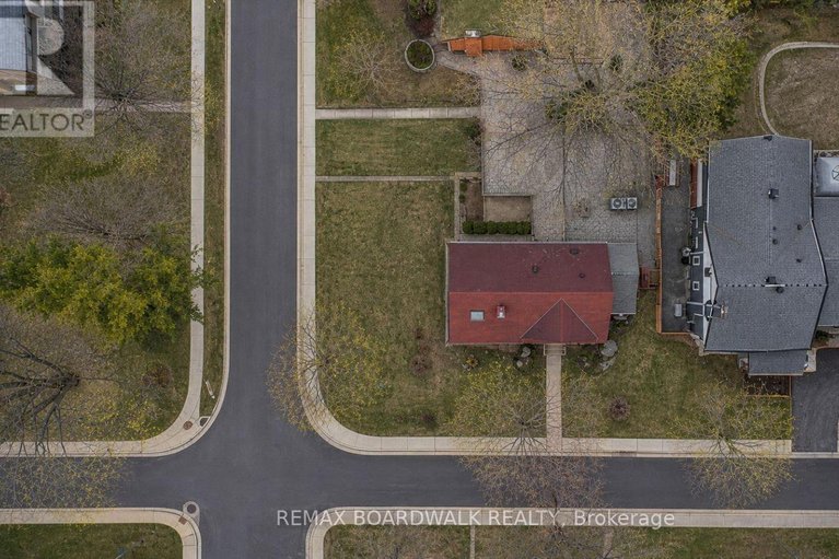 29689978/961-kingsmere-avenue/mckellar-heightsglabar-park/ottawa/ontario/K2A3K3_38