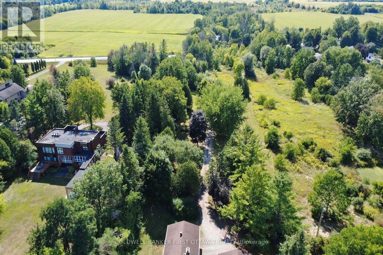 28819884/5937-rideau-valley-drive-n/manotick-south-to-roger-stevens/ottawa/ontario/K4M1B3_44