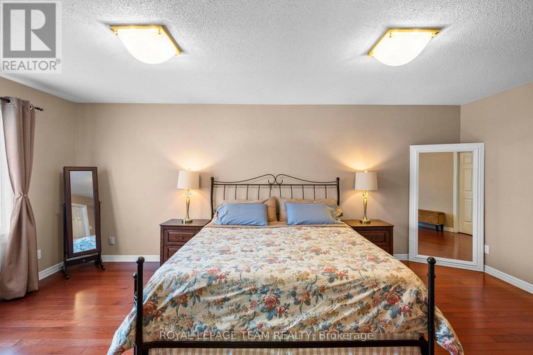 29614827/152-hunterswood-crescent/hunt-club-park/ottawa/ontario/K1G5W1_30