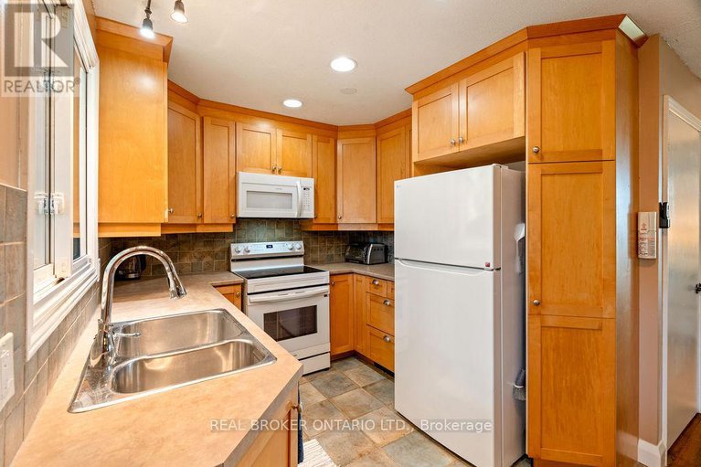 28929397/3-20-kempster-avenue/britannia/ottawa/ontario/K2B8B2_6
