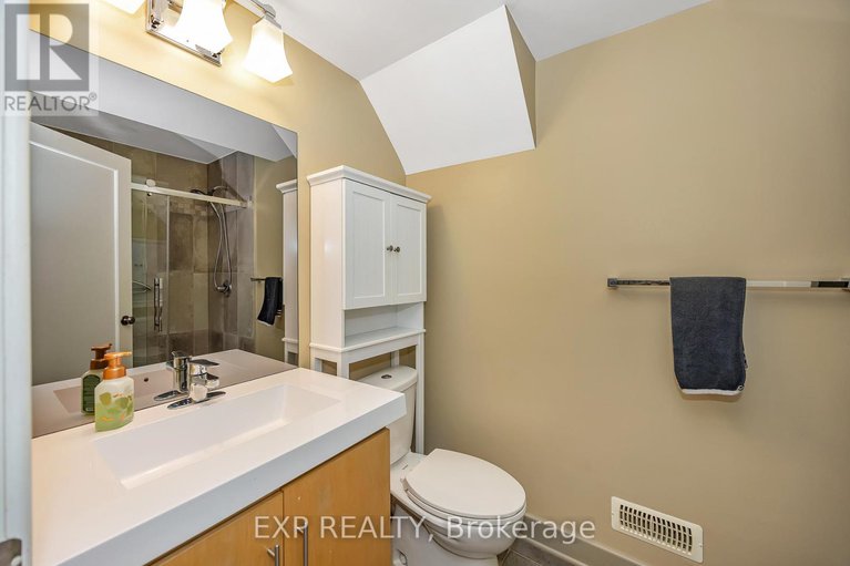 29397622/46-marsh-sparrow-private/morgans-grantsouth-march/ottawa/ontario/K2K3P2_32