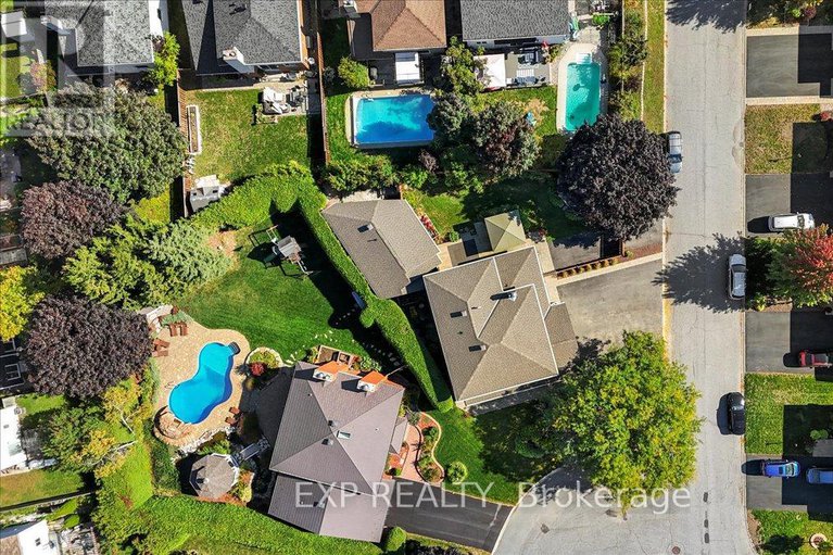 29043972/18-ivylea-street/craig-henrywoodvale/ottawa/ontario/K2G4X5_44