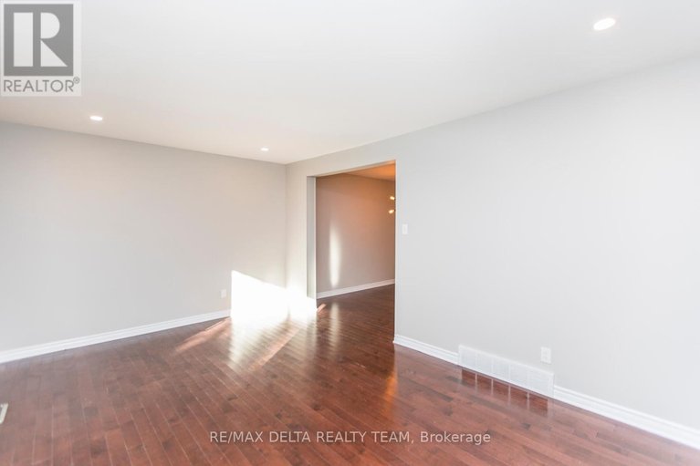 29517311/8-323-monica-crescent/bilberry-creekqueenswood-heights/ottawa/ontario/K1E3N6_21