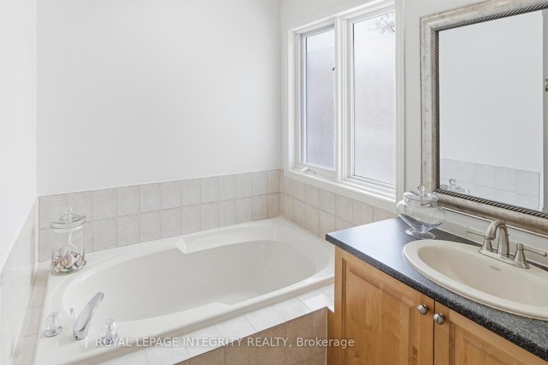 29430717/20-farmfield-crescent/emerald-meadowstrailwest/ottawa/ontario/K2M2S9_25