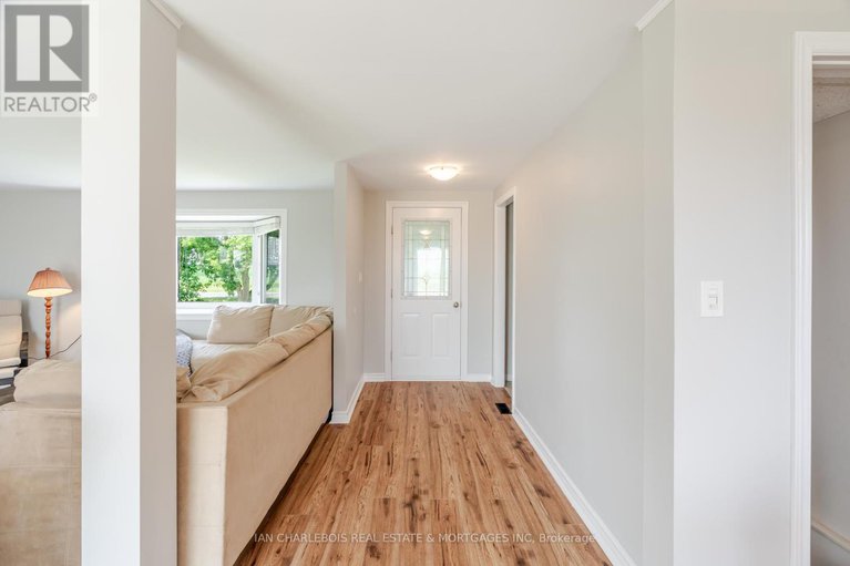 28596144/5616-akins-road-nw/btwn-franktown-rd-fallowfield-rd/ottawa/ontario/K2S1B8_4