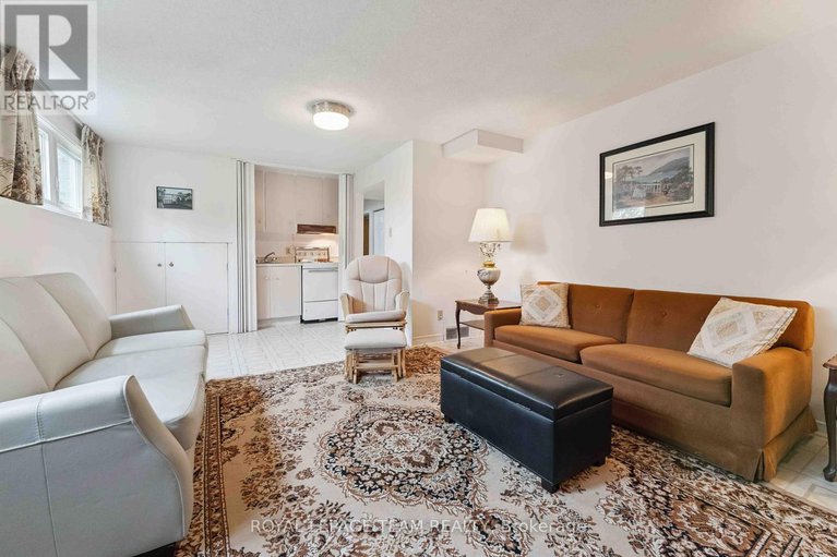 28701491/8-oakwood-avenue/city-viewskylinefisher-heightsparkwood-hills/ottawa/ontario/K2E6A5_26