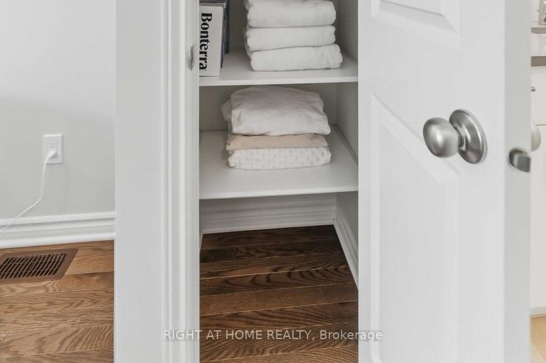 29615586/14-kayenta-street/remainder-of-stittsville-area/ottawa/ontario/K2S2K8_14