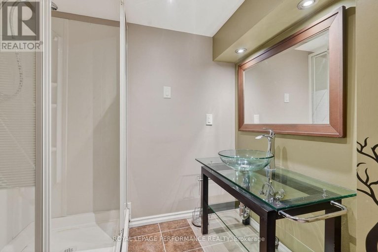 29574553/630-borthwick-avenue/castle-heightsrideau-high/ottawa/ontario/K1K2L9_35