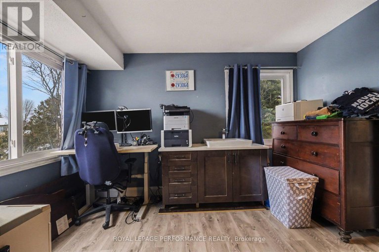 29377757/76-1722-lafrance-drive/queenswood-heights-south/ottawa/ontario/K1E2H2_19